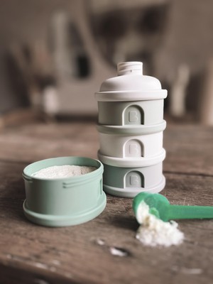 Beaba 4 Katmanlı Süt Tozu Kutusu ve Atıştırmalık Kabı (Cotton White/sage Green)