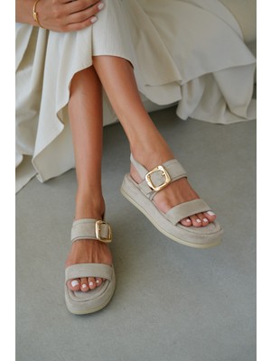 Selin Shoes Nency Ince Topuklu Gold Toka Detaylı Lastikli Kadın Sandalet- Vizon Süet