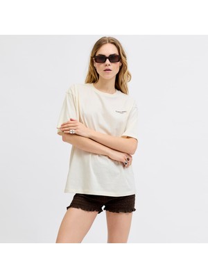 Jack & Jones Kadin Sirt Baskili Loose Fit Kisa Kollu Tisört - Millow