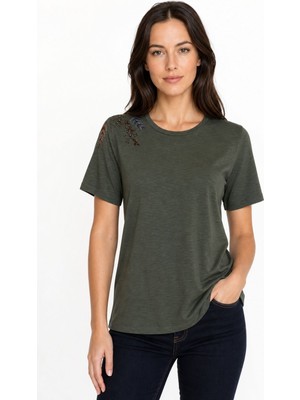 Desen Triko Kadın Sıfır Yaka Tek Omzu Nakışlı Penye T-Shirt 26701 Haki
