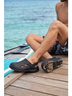 Liarca Terra Strata: Erkek Çift Tabanlı Siyah Comfort Clog Erkek Terlik - Tokalı Arka Bantlı Spor Sandalet, Havuz, Plaj ve Günlük Doğa Yürüyüşü Anatomik Terliği