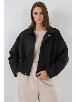 Kadın Klasik Yaka Oversize Omuz Detaylı Siyah Ceket
