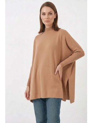 Kadın Balıkçı Yaka Yandan Yırtmaçlı Oversize Triko Bisküvi Panço Kazak