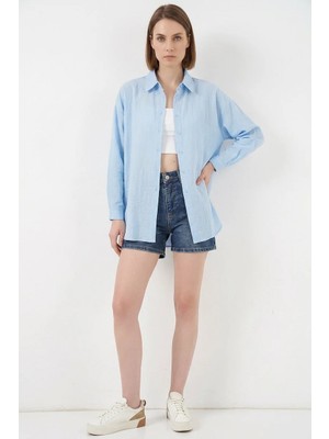 Kadın Oversize Kesim Pamuklu Mavi Gömlek