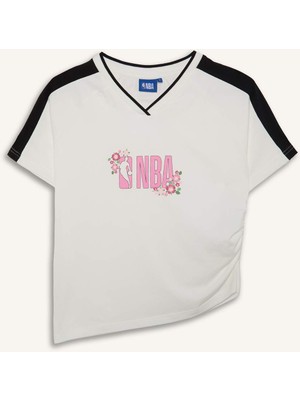 DeFacto Nba Lisanslı Relax Fıt Bisiklet Yaka Kısa Kollu Ecru TIŞÖRT H9623AX26HS