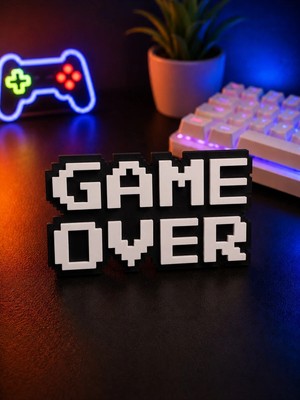 Buççin Online Mağaza  Game Over Masa Dekoru – Gamer Oda Aksesuarı (15X8 Cm) Plastik Siyah