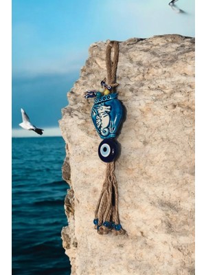 Buççin Online Mağaza  Nazar Boncuklu Seramik Deniz Atı Desenli Küp ve Boncuk Dekoratifli Çok Amaçlı Duvar Eşyası 7X33 cm S
