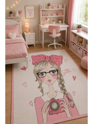 Norella Home Gözlüklü Kız Çocuk Halısı Pembe Fiyonklu Kaymaz Taban Yıkanabilir Kız Çocuk Odası Halısı