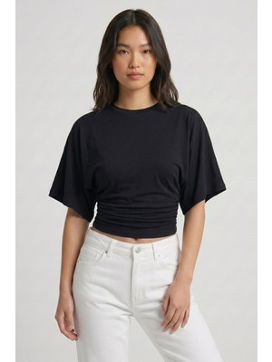 Saade Siyah Bisiklet Yaka Beli Büzgülü Yarasa Kollu Crop Bluz
