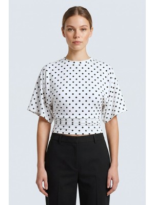Saade Beyaz Puantiyeli Bisiklet Yaka Beli Büzgülü Yarasa Kollu Crop Bluz