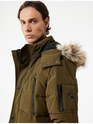 Koton Uzun Kollu Fermuarlı Cep Detaylı Slim Fit Suni Kürk Kapüşonlu Parka