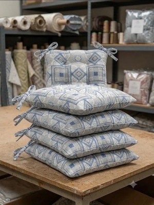 Erca Home Tekstil Ürünleri Boncuk Elyaf Dolgulu Ranforce Pamuklu Kumaş 2 Adet Bağcıklı Sandalye Minderi 45 x 45Mavi Desenli