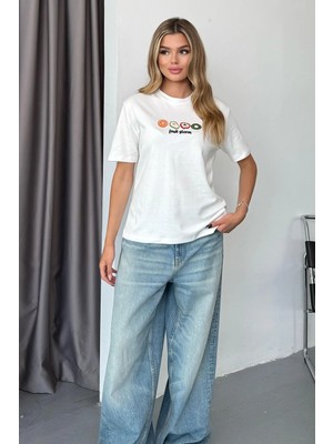 Giysa Kadın Bisiklet Yaka Fruit Nakışlı Pamuklu T-Shirt Beyaz - 26Y 26703