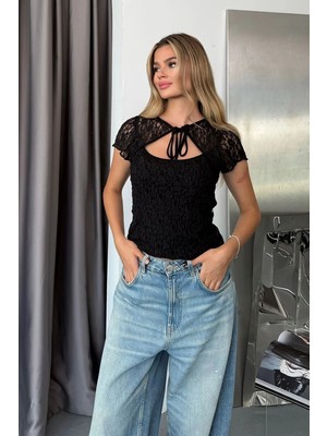 Giysa Kadın Yakası Bağlama Detaylı Dantelli Bluz Siyah - 26124
