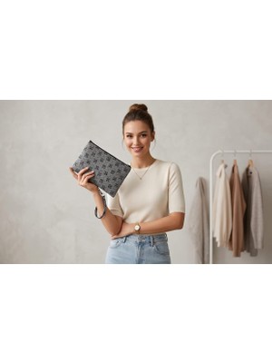 Yonca Outlet Kadın Portföy Çanta Monogram Desenli Fermuarlı El Çantası Bilek Askılı Clutch