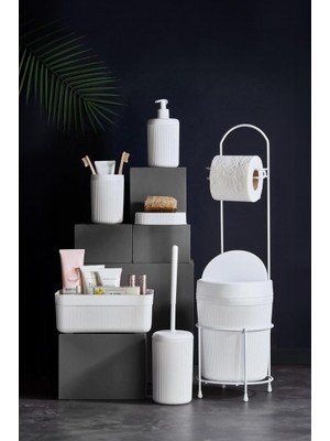 Mbb E-Ticaret 7 Parça Beyaz Banyo Seti Metal Stantlı Kovalı Wc Kağıtlık Kozmetik Kutusu Diş Fırçalık ve Sabunlukla