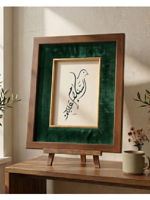 Şahika Hediyelik Orijinal El Yazması Hat Sanatı Tablo - Esselâmü Aleyküm (Güvercin Motifinde) - Kahverengi Çerçeveli (23.5 x 19.5 Cm)