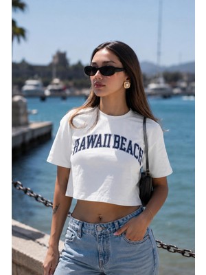 Dı Loria Kadın Beyaz Rahat Kalıp Hawaii Baskılı Crop T-Shirt (%95 Pamuk)