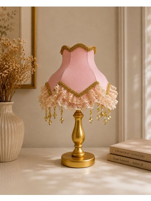dekovien Pudra Pembe Gold Süslemeli Başlık Ahşap Gold Ayaklı Klasik Kadife Abajur 45X28CM