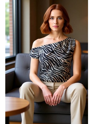 PayBuy Yazlık Asimetrik Yaka Kısa Kol Örme Bluz Fitted Kalıp Polyester Kumaş Trend Tasarım Konforlu Kesim