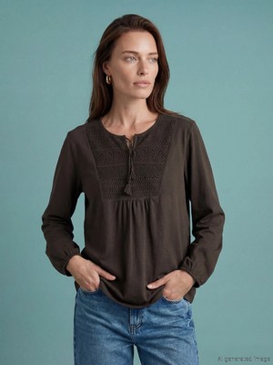 Lc Waikiki Yeni Sezon Bağlamalı Yaka Nakışlı Bluz
