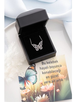 EDSA Silver 925 Ayar Gümüş Işıklı Kutuda Bagetli Kelebek Kolye