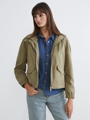 Lc Waikiki Yeni Sezon Kapüşonlu Oversize Kadın Yağmurluk