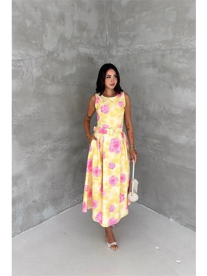 Neşeli Butik Kadın Sarı Çiçek Desenli Kolsuz Midi Boy Kloş Kemerli Elbise NBK4645