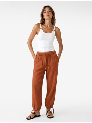 Koton Koton x Şahika Ercümen - Pamuklu Slim Fit U Yaka Halka Detaylı Askılı Atlet Bluz
