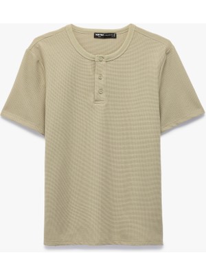 Koton Regular Fit Waffle Dokulu Kısa Kollu Düğmeli Henley Yaka Tişört