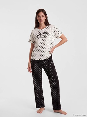 Lc Waikiki Yeni Sezon Bisiklet Yaka Puantiyeli Kadın Pijama Takım