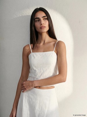 Lc Waikiki Yeni Sezon Kare Yaka Ip Askılı Crop Bluz