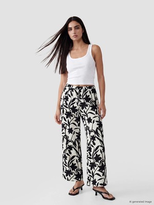 Lc Waikiki Yeni Sezon Beli Lastikli Çiçekli Kadın Pantolon