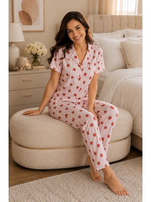 Ebru Tesettür Çilek Desen Düğmeli Pijama Takımı Pembe