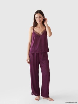 Lc Waikiki Yeni Sezon Ip Askılı Dantel Detaylı Saten Kadın Pijama Takımı