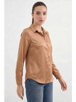 Kadın Hafif Dökümlü Saten Camel Gömlek