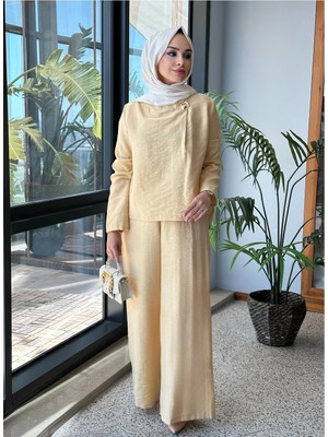 Nihle Broş Detaylı Pantolonlu Takım - Sarı