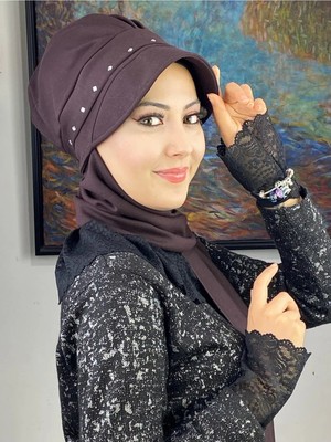 Beyaz Kare Taş Detaylı Baharlık Şapka