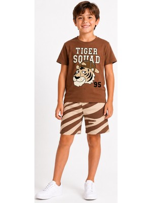 İrem Çocuk Giyim Erkek Çocuk Tiger Squad Yazılı Aslan Desenli Kısa Kollu Şortlu Kahverengi Renk Takım