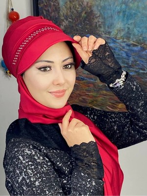 3 Sıra Beyaz Kare Taş Detaylı Baharlık Şapka