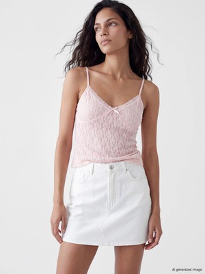 Lc Waikiki Yeni Sezon V Yaka Dantelli Ip Askılı Crop Bluz
