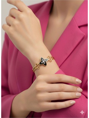 Luxenya Design Altın Renk Siyah Zirkon Taşlı Italyan Yonca Model Kadın Çelik Kelepçe Bileklik