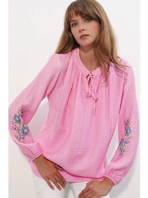 Hiccup Kadınlar Bdart Nakışlı Oversize Krep Bluz Parlak Pembe