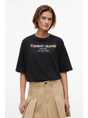 Tommy Jeans Kadın TIŞÖRT-DW0DW22803