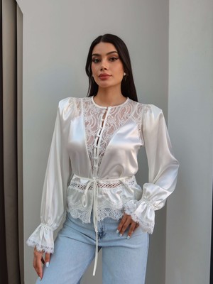 Esra Helvacı Dantel Detay Bağcıklı Saten Bluz