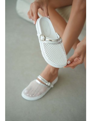Selin Shoes Vellis Gümüş Aksesuar ve Ayarlanabilir Toka Detaylı Fileli Kadın Terlik- Beyaz