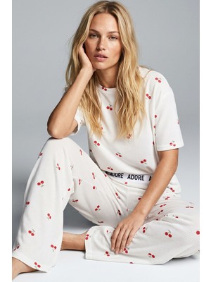 Siyah İnci Kiraz Desenli Ince Soft Dokulu Örme Mevsimlik Pijama Takımı 8046