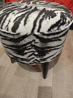 Mercan Mobilya Leopar Desen Puf Benc 42 cm Siyah Ayak