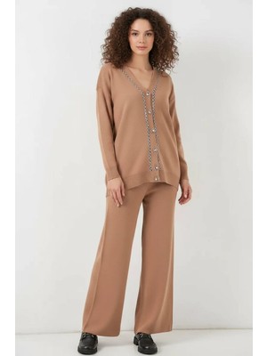 Moda Molası Kadın V Yaka Düğmeli Triko Camel Takım