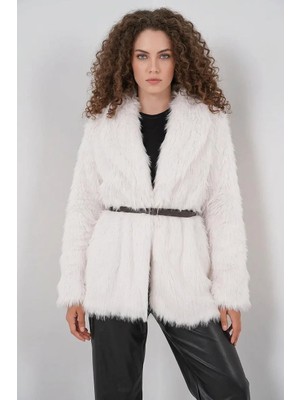Moda Molası Kadın Geniş Yaka Kemerli Kürklü Oversize Beyaz Kaban
